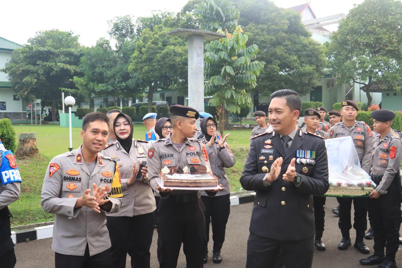Kapolres Bogor dan Jajarannya Berikan  Kejutan ke Dandim O621 di HUT TNI ke 79