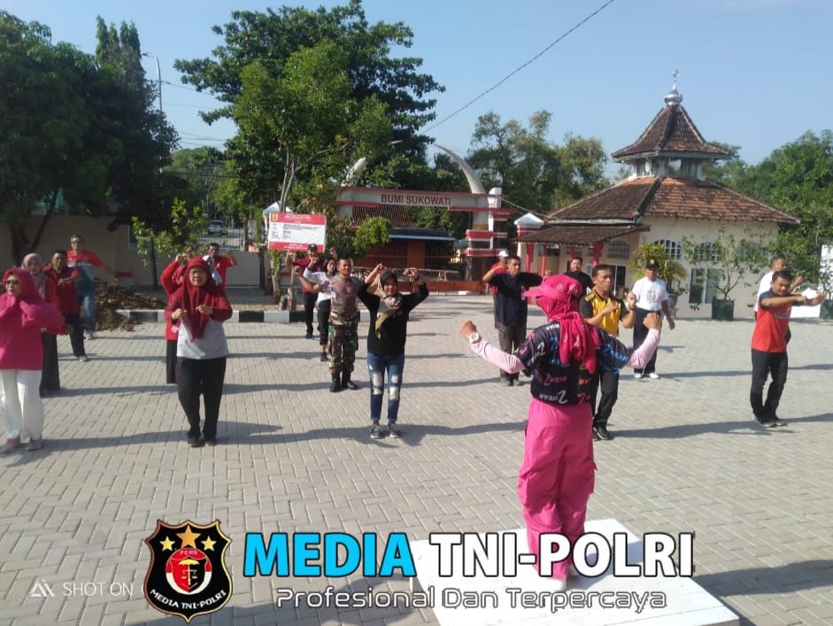 Batuud dan Pegawai Kecamatan Gesi Gerak Bersama, Semangat Senam Jumat Sehat