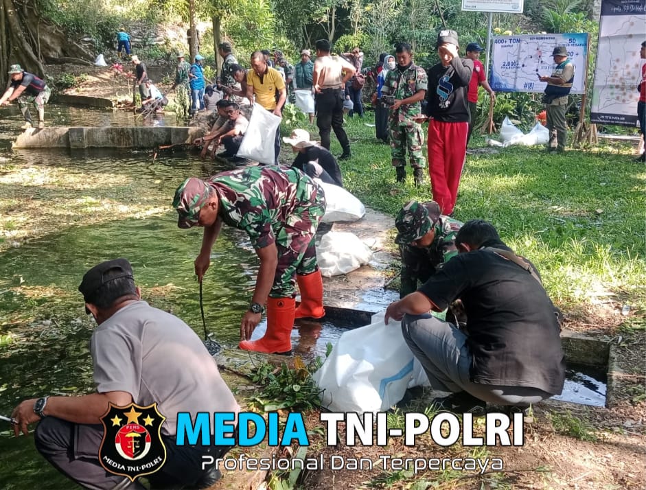 Aksi SABAR PUNGLI : Danramil 0818/33 Bumiaji Bersama Warga Ciptakan Lingkungan Bersih