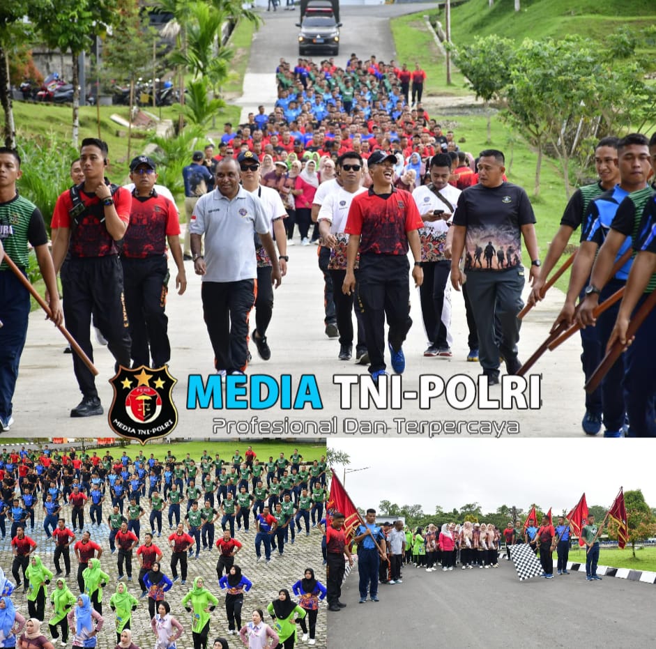 Tim Demonstrasi HUT TNI Ke-79 Ikuti Olahraga Bersama Komandan Pasmar 3