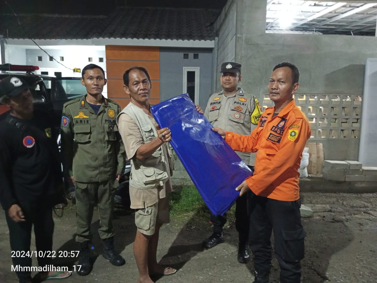 Polsek Citeureup Bersama Instansi Secholder Terkait Lakukan Cek Lokasi TKP Adanya Musibah Bencana Alam Angin Puting Beliung