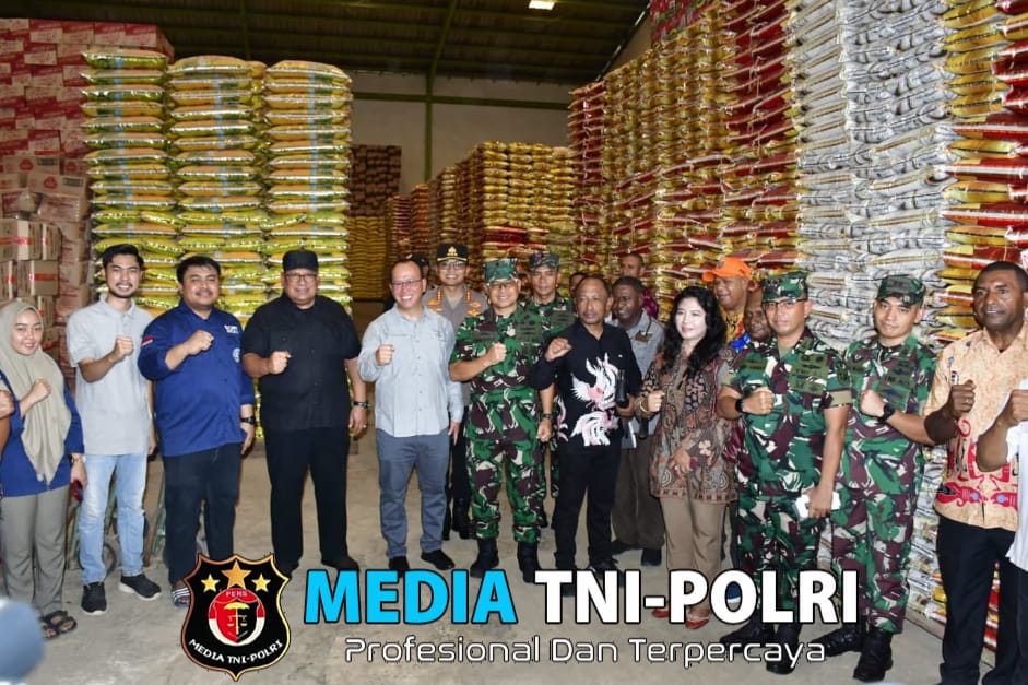 Wadan Pasmar 3 Dampingi Pj Gubernur Papua Barat Daya Tinjau Harga Pangan di Kota Sorong