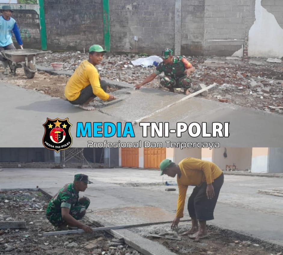 Babinsa Karanggeneng Gotong Royong Bersama Warga Perbaiki Jalan