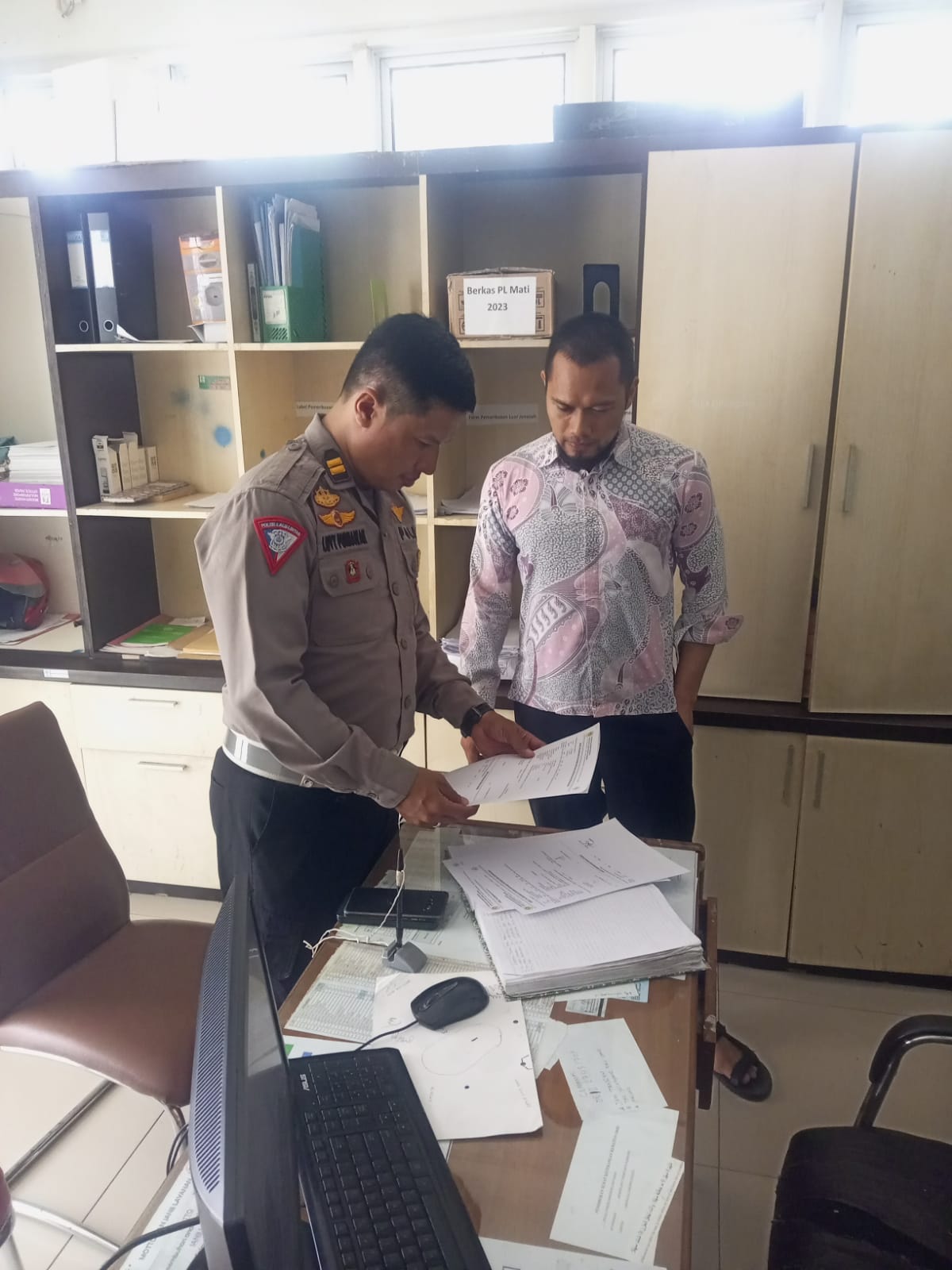 Polsek Cibinong Menindaklanjuti Penemuan Jenasah Seorang Perempuan yang Tergeletak Dijalan yang Viral Dimedsos