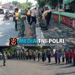 Ciptakan Lingkungan Sehat, Danramil Sambi Pimpin Pembersihan Pasar