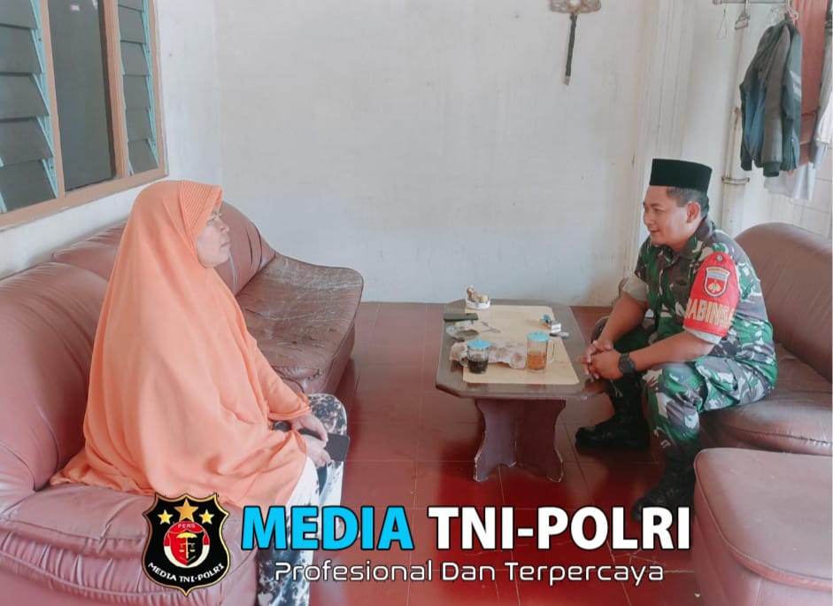 Ditemani Secangkir Kopi Hangat, Babinsa Danukusuman Selipkan Imbauan Maknanya Kemanunggalan TNI Rakyat