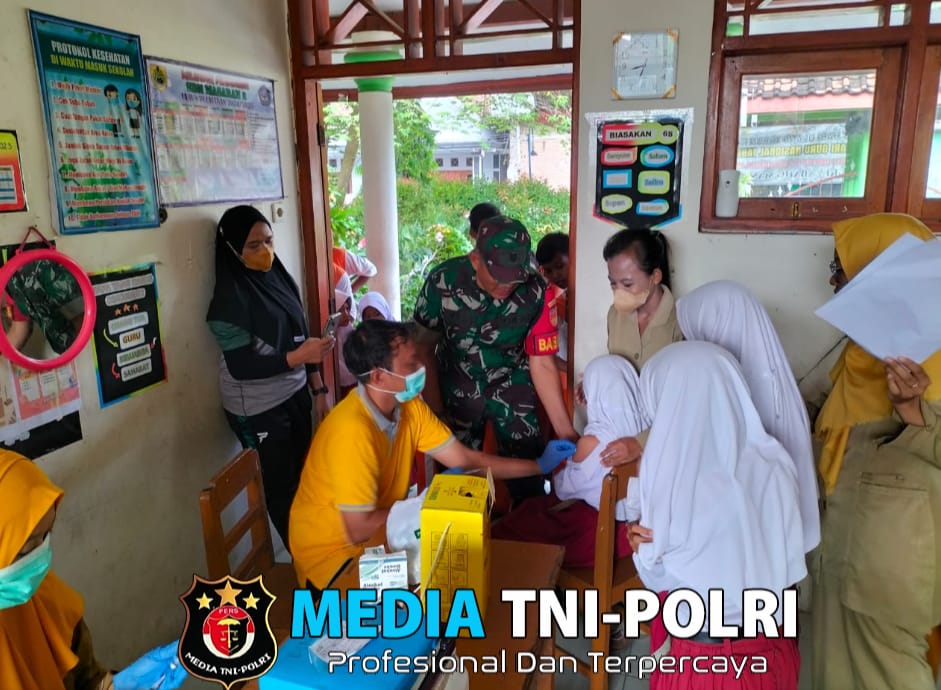 Serma Widi Turut Tenangkan Siswa Saat Dampingi Bias