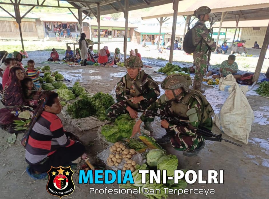 Kegiatan Rosita Yonif 323 Buaya Putih, Dukung Perekonomian Masyarakat Sinak