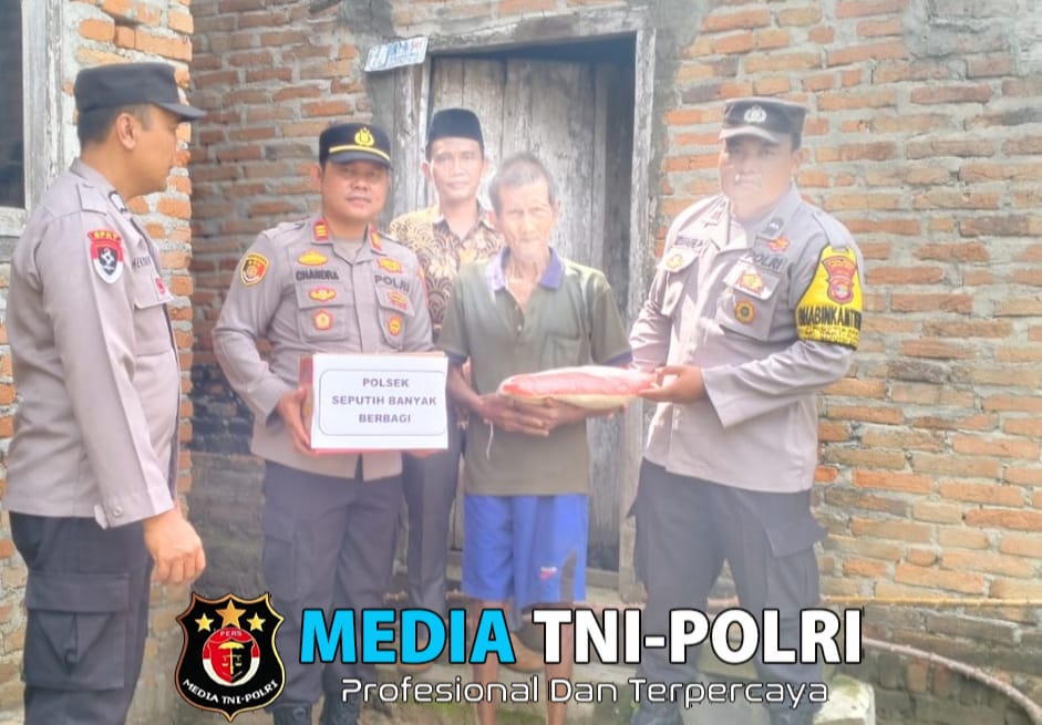 Gelar Bakti Sosial, Kapolsek Seputih Banyak Bagi – Bagi Sembako Untuk Masyarakat Membutuhkan