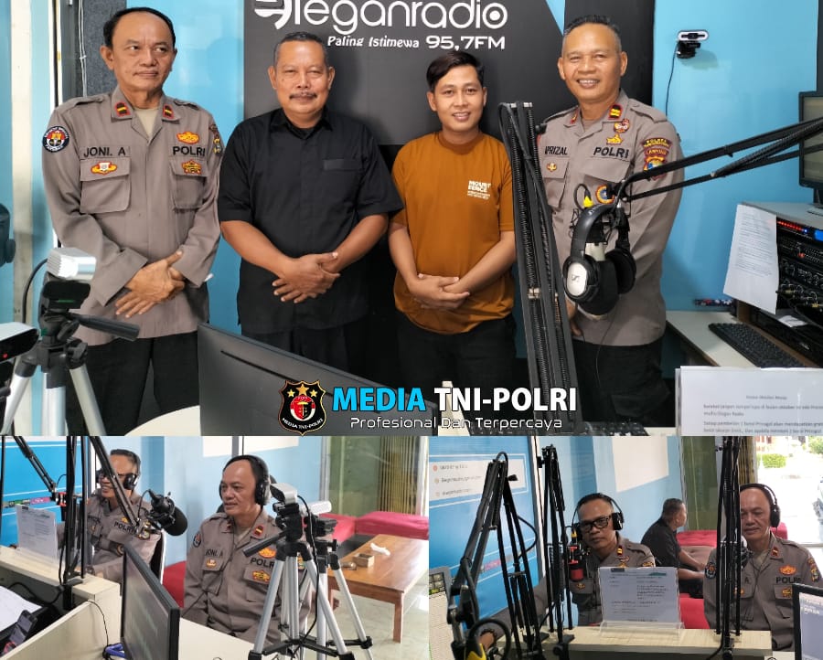 Talk Show di Radio, Sat Binmas Polres Tulang Bawang Barat Sampaikan Pesan Pilkada Damai dan Sejuk Lewat Siaran Udara