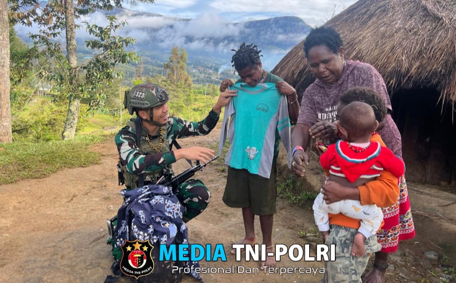 Satgas Yonif 323 Buaya Putih Terus Tunjukkan Kepedulian Terhadap Masyarakat Papua