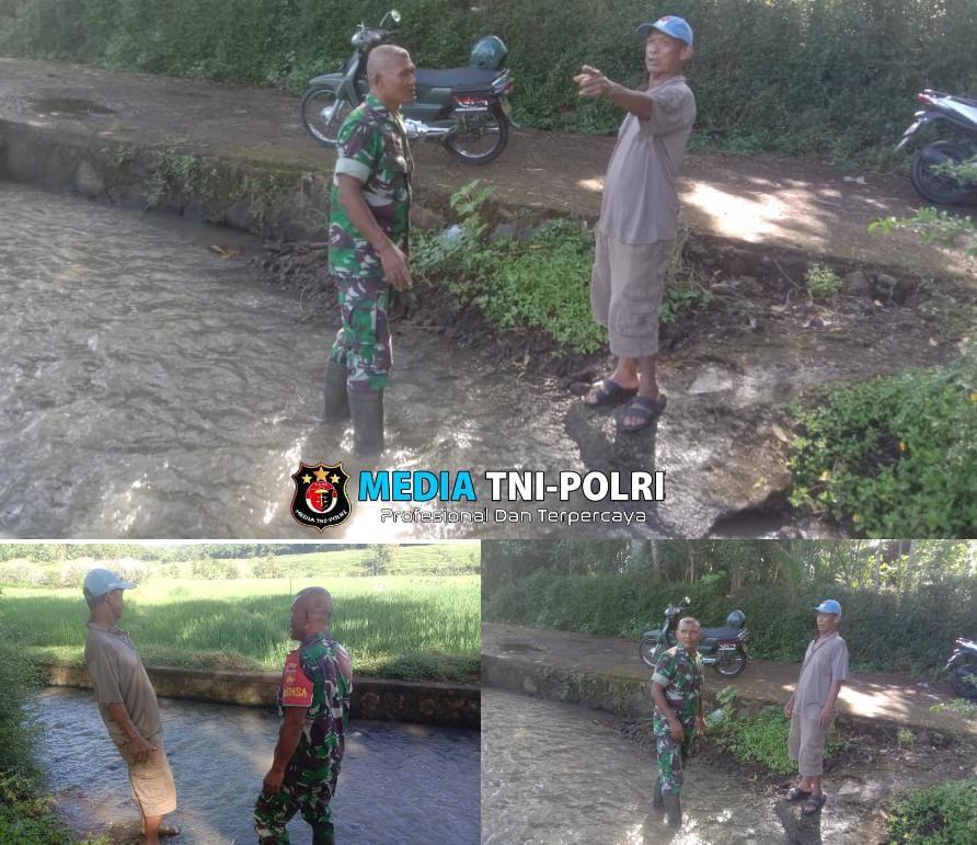 Babinsa Pentur Bersama Warga Binaan Periksa Saluran Irigasi