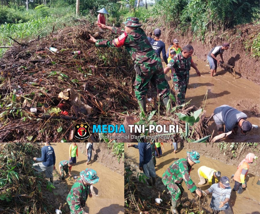 Babinsa Desa Pagergunung Bersama Warga, Gotong Royong Bersihkan Sungai Dukung Kelancaran Irigasi Persawahan