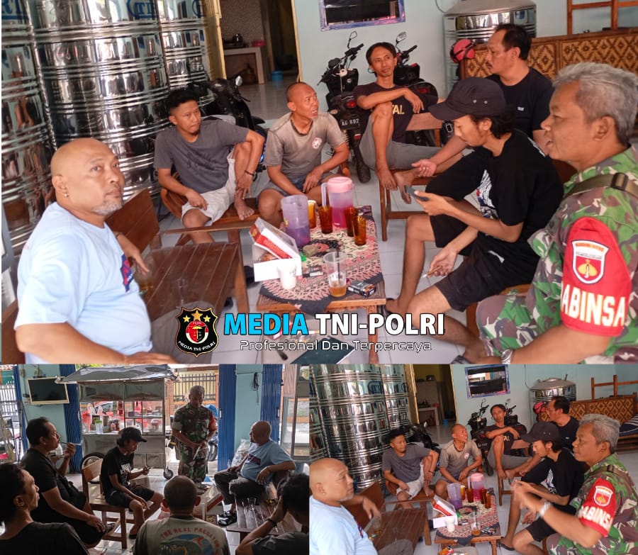 Babinsa Serengan Berinteraksi Dengan Warganya, Selipkan Jaga Keamanan dan kebersihan Lingkungan