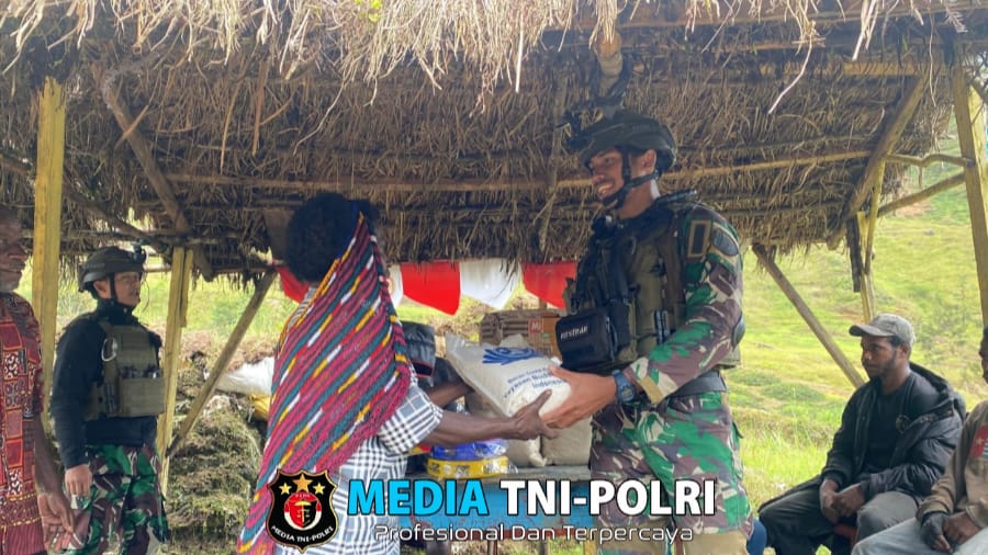 Habema Bagikan Sembako Untuk Warga Mbuwa