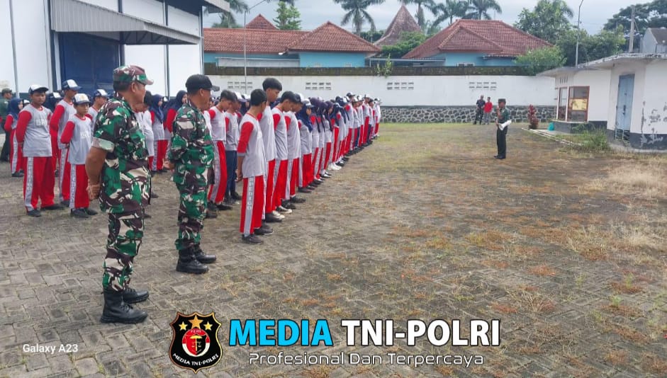 Membangun Generasi Muda yang Disiplin: Koramil 0818/22 Bantu Pembinaan Karakter Siswa SMP Diponegoro”
