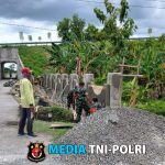 Danramil Bantu Warga Perkuat Solidaritas Melalui Gotong Royong