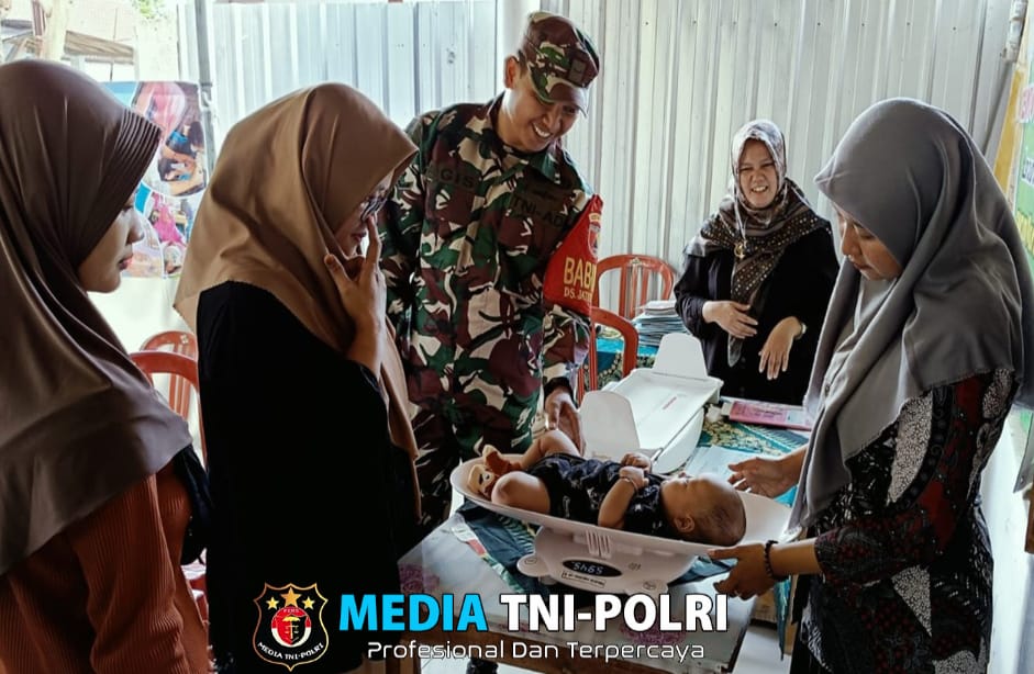 Cegah Stunting, Babinsa Desa Kalitengah Aktif Dampingi Posyandu