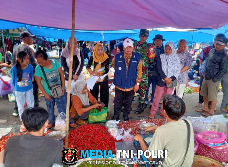 Menjelang Nataru Tim Gabungan Pemkab Pringsewu Monitoring Harga Sembako di Pasar Pagelaran
