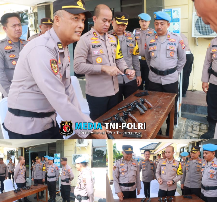 Kapolres Lampung Timur Lakukan Pengecekan Senjata Api Personel Yang Terlibat Operasi Lilin Krakatau 2024