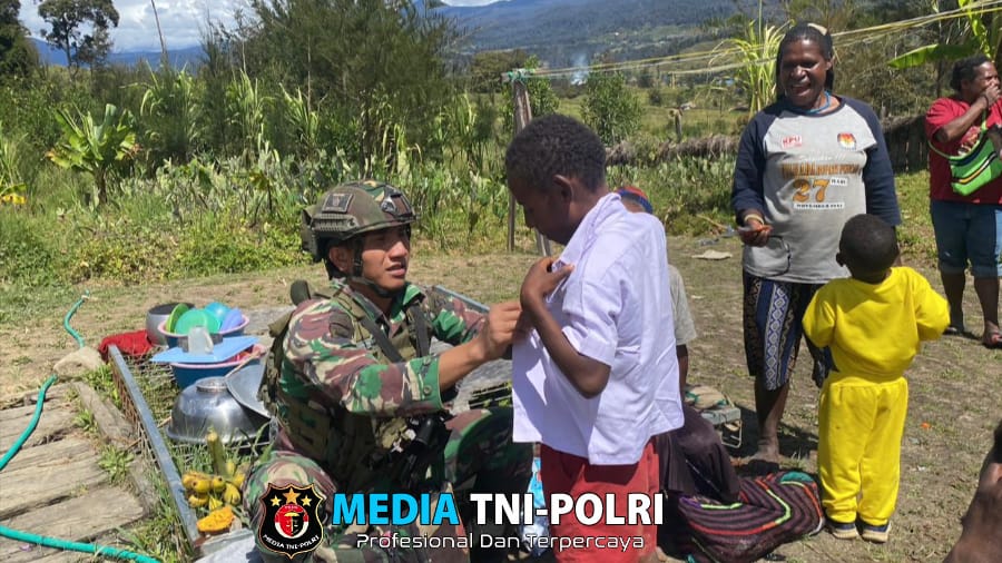 Jenggernok Residents Showed Their Enthusiasm Receiving Habema’s Free Clothes