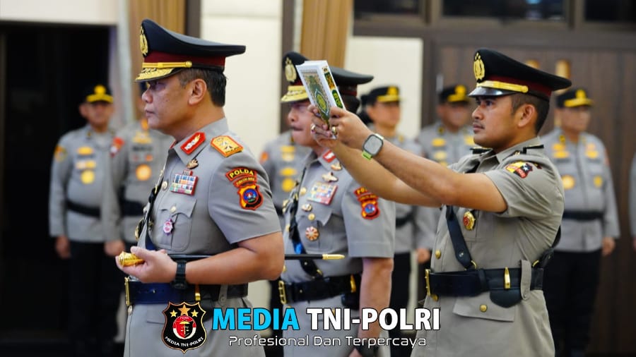 Kapolri Pimpin Sertijab Kapolda Sumbar Irjen Pol Dr. Gatot Tri Suryanta