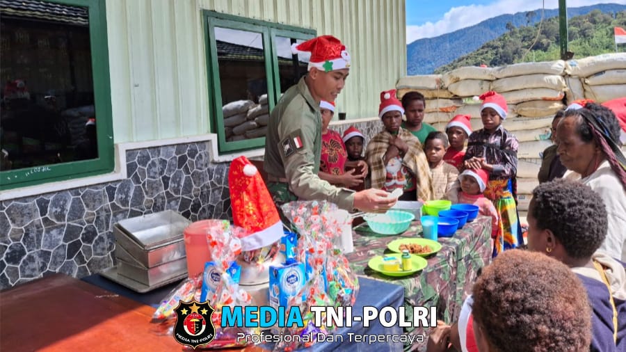 Prajurit Yonif 323 Buaya Putih Bagi Resep Kue Spesial untuk Warga Wako