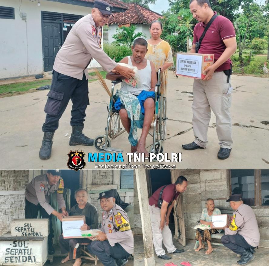 Peduli Sesama, Polsek Seputih Banyak Bagi Bagi Sembako Untuk Masyarakat Membutuhkan