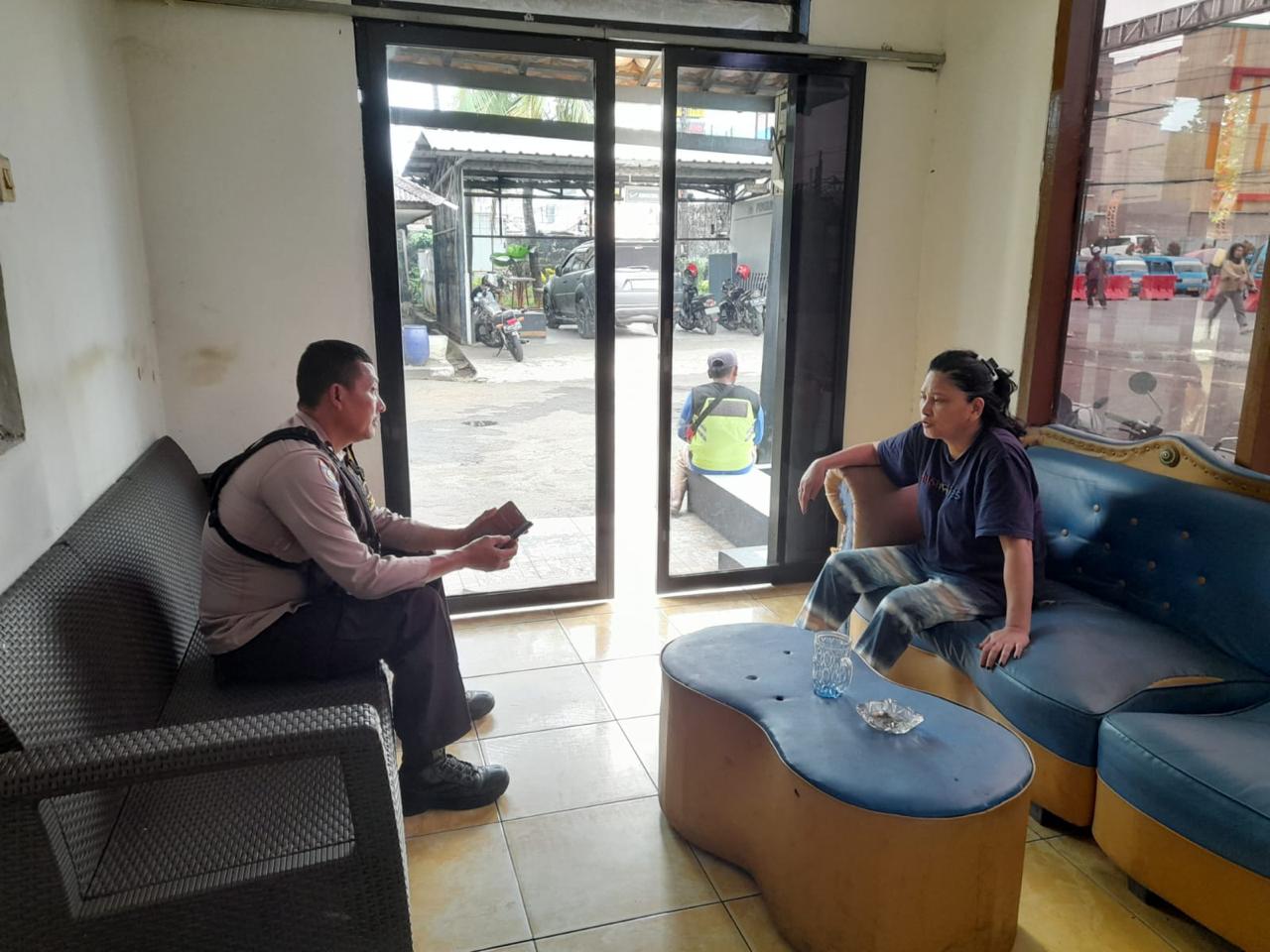 Wujud Pelayanan Publik Bhabinkamtibmas  Polsek Citeureup Desa Sanja Giat Cooling Sistem Pertemukan Pihak Keluarga Dari Warga ODG Yang Ditemukan 