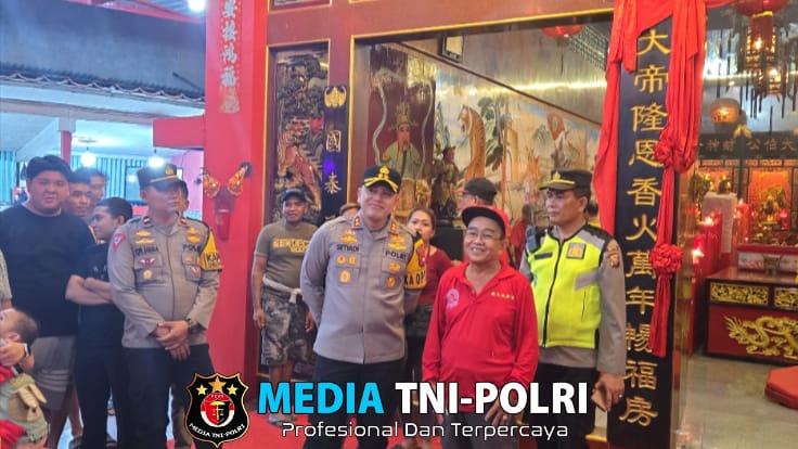 Pastikan Ibadah Imlek Berjalan Lancar, Kapolres Ketapang Pimpin Langsung Pengamanan di Klenteng Tua Pekong