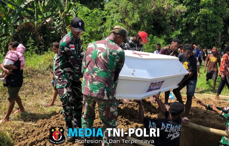 Peduli Duka Masyarakat, Satgas Yonif 131/BRS Bantu Prosesi Pemakaman Masyarakat Kampung Yamara