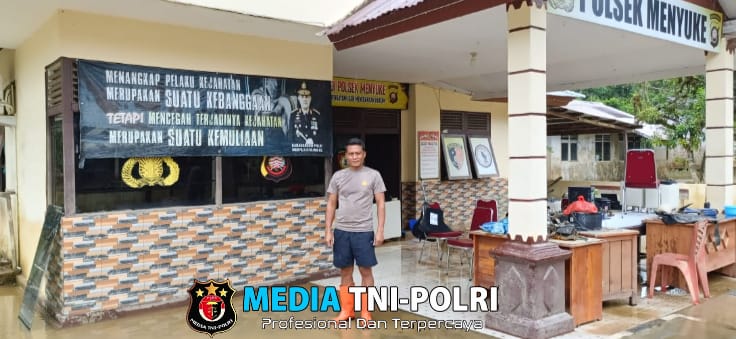 Kanit Samapta Polsek Menyuke Lakukan Pengecekan Titik Banjir