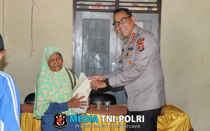 Kapolres Lampung Barat Laksanakan Jumat Berkah di Balai Pekon Sebarus