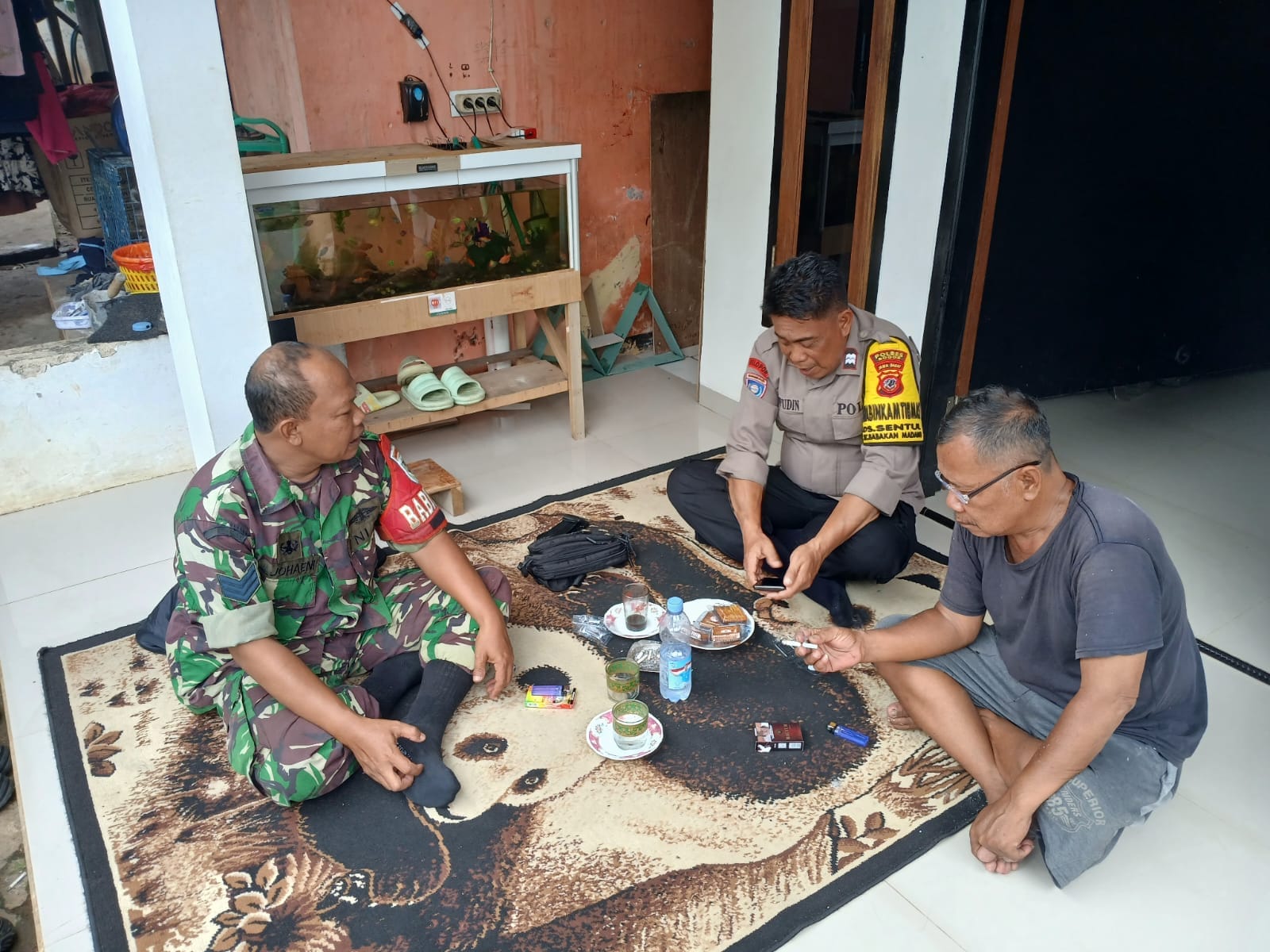 Sinergitas TNI Polri Polsek Babakan Madang Giat Cooling Sistem Sambang Tokoh Masyarakat Dialog Kamtibmas Cek Pos Siskamling  di Desa Sentul
