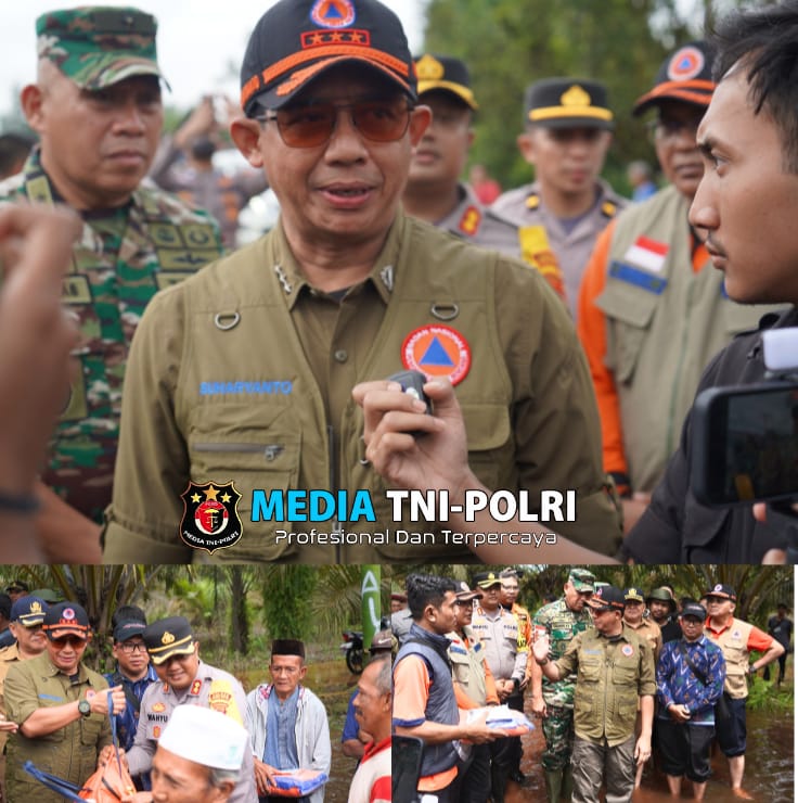 Kepala BNPB RI Tinjau Langsung Warga Terdampak Banjir di Kubu Raya dan Serahkan Bantuan