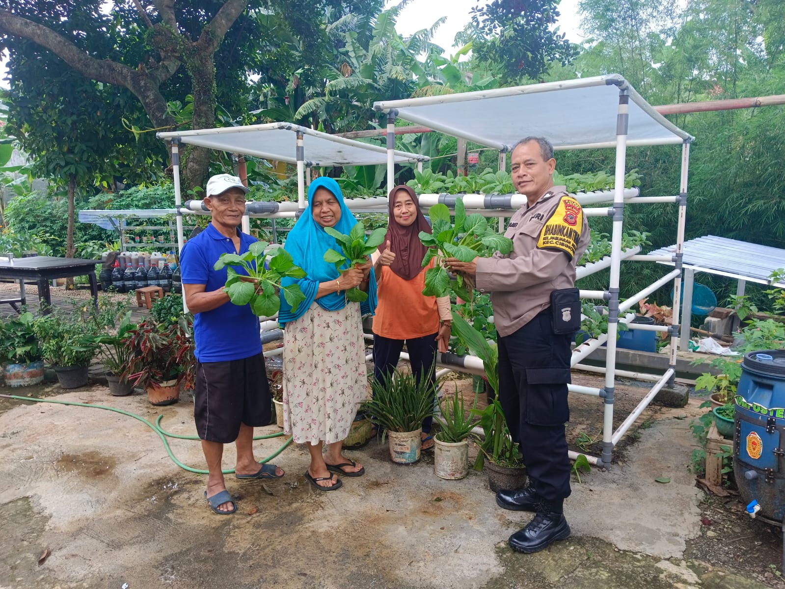 Dukung Ketahanan Pangan Presiden Bhabinkamtibmas Wilayah Hukum Polsek Cibinong Giat Cooling Sistem Warga Binaan monitoring Beri Motivasi Dan Himbauan Kamtibmas 