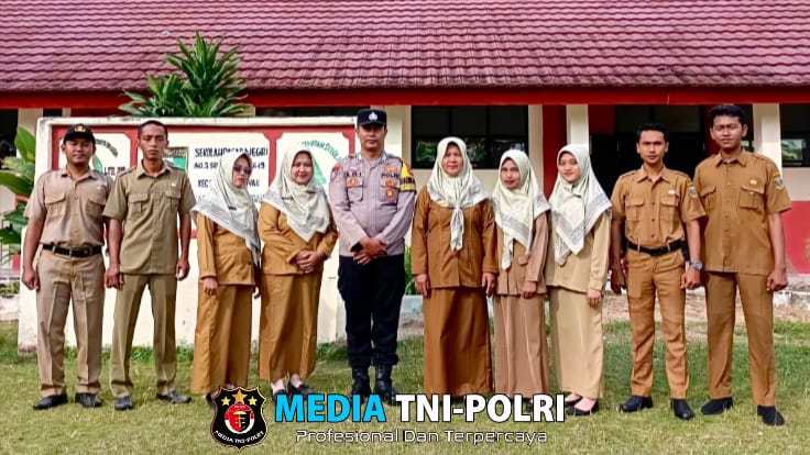 Cegah Kenakalan Remaja, Bhabinkamtibmas Polsek Seputih Banyak Turun ke Sekolah Berikan Pembinaan