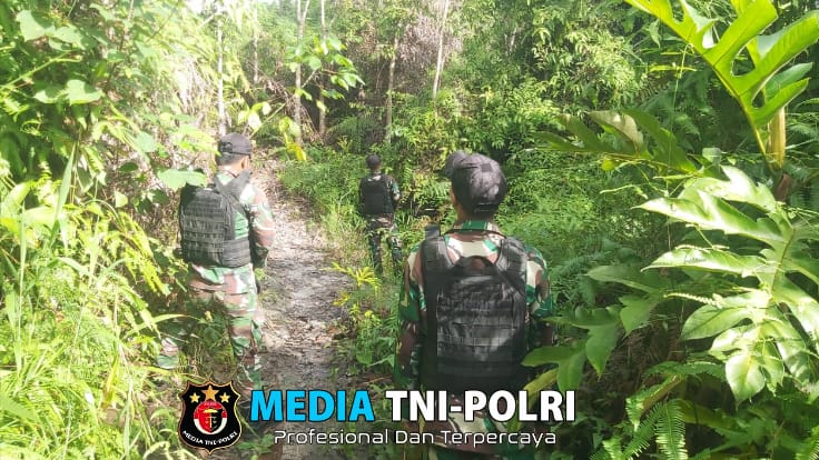 Tingkatkan Keamanan, Satgas Pamtas RI-Malaysia Yonzipur 5/ABW Sisir Jalur Tidak Resmi di Perbatasan