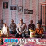 Kapolres Lampung Barat Berikan Bantuan Sosial Kepada Warga Pekon Bumi Hantatai