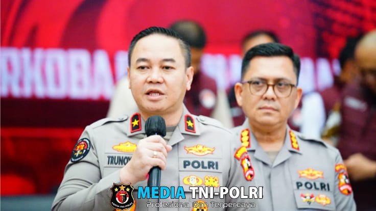 Kapolri Beri Kenaikan Pangkat Luar Biasa Anumerta kepada Bharatu Mardi Hadji