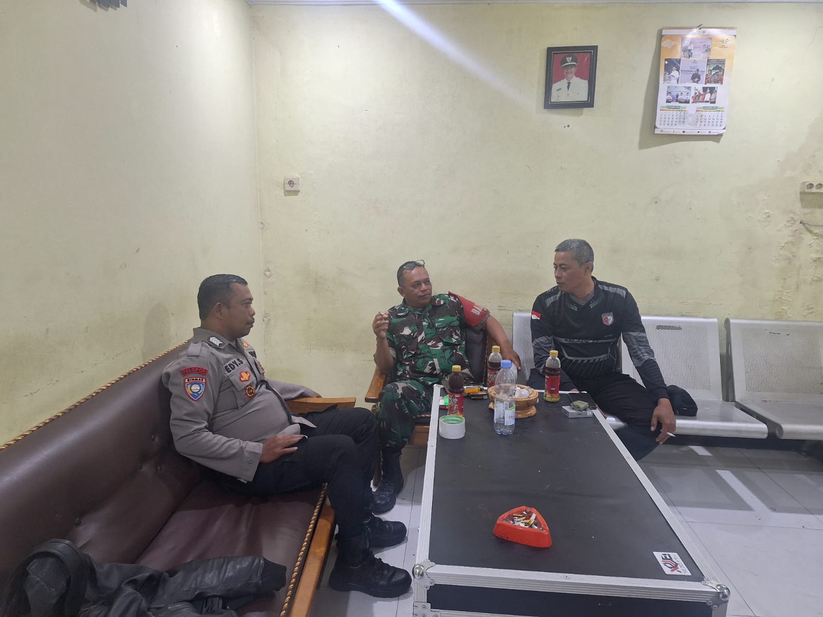 Sinergitas TNI-Polri Polsek Cisarua Desa Tugu Utara Dialog Kamtibmas  Ajak Warga Jaga Kondusifitas Cegah Kriminalitas