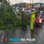 Hujan Deras Disertai Angin Kencang Terjang Bandar Lampung, Polda Lampung Imbau Warga Waspada