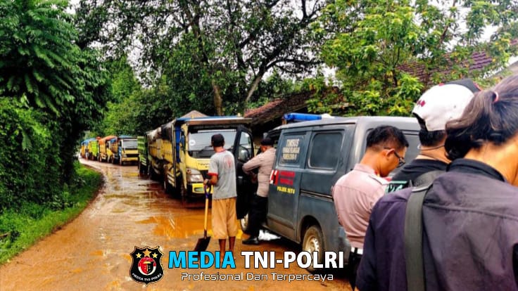 Tambang Galian C Ilegal di Kampung Cisaat Desa Kertarahayu di Gerebek Polisi, 1 Excavator dan 20 Dump Truck Diamankan