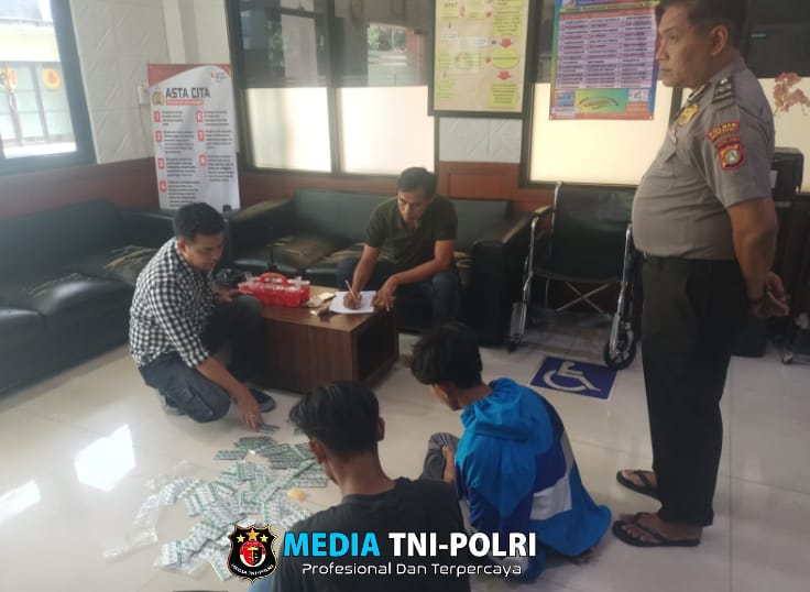 Satlantas Polres Metro Bekasi Temukan Obat Terlarang Saat Gelar Tilang Manual di TL Jurong
