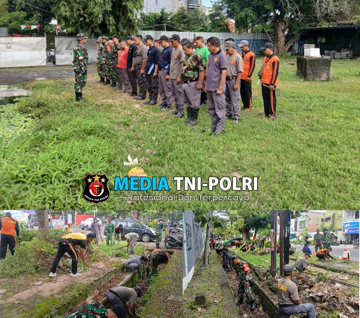Peduli Lingkungan, Koramil 03/Serengan Gelar Kegiatan Jumat Bersih di Wilayah Kratonan dan Tipes