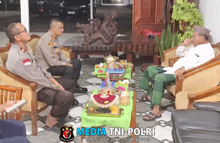 Kunjungan Silaturahmi Plh Kapolres Tubaba di Kediaman Tokoh Ketua Federasi Adat Marga Empat