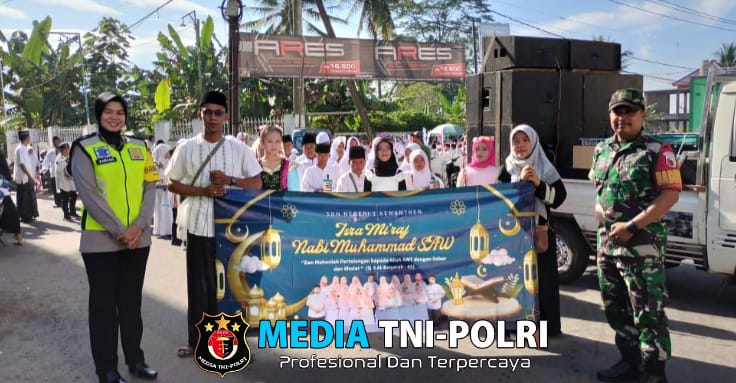 Pawai Isra Mi’Raj di Jabung Berjalan Lancar, Babinsa Berperan Aktif dalam Pengamanan