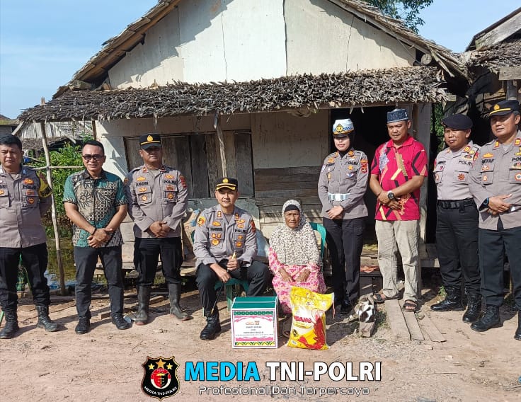 Peduli Warga, Polres Mesuji Berikan Bantuan Sosial di Desa Sungai Cambai