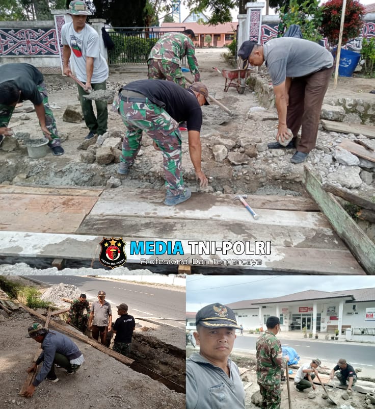 Anggota Kodim 0206/ Dairi Tunjukkan Kepedulian Bantu Masyarakat Mengalami Kesulitan di Bidang Apa Saja Bagian dari Sishankamrata