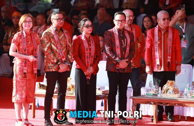 Hadiri Perayaan Cap Go Meh, Wamendagri Bima Arya Puji Toleransi di Kota Singkawang